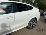 BMW X6 2022 года за 43 000 000 тг. в Уральск – фото 3