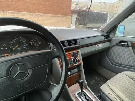 Mercedes-Benz E 280 1995 года за 3 000 000 тг. в Астана – фото 2