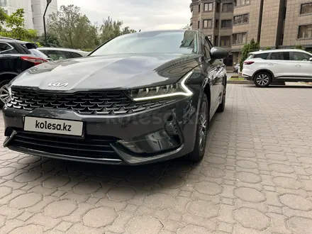 Kia K5 2022 года за 12 990 000 тг. в Актобе – фото 2