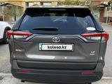 Toyota RAV4 2021 годаүшін16 700 000 тг. в Актау – фото 4