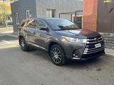 Toyota Highlander 2019 года за 12 400 000 тг. в Атырау