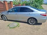 Toyota Camry 2016 года за 6 500 000 тг. в Уральск – фото 2