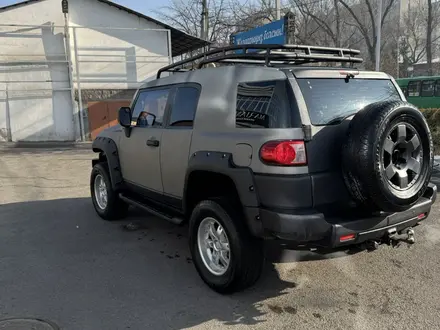 Toyota FJ Cruiser 2007 года за 12 700 000 тг. в Алматы – фото 2