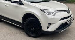 Toyota RAV4 2018 годаүшін13 500 000 тг. в Алматы – фото 2