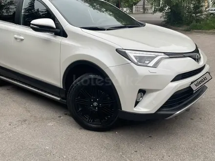 Toyota RAV4 2018 года за 13 500 000 тг. в Алматы – фото 2