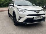 Toyota RAV4 2018 года за 14 300 000 тг. в Алматы – фото 5