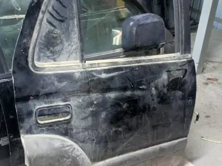Дверь на Toyota 4Runner за 50 000 тг. в Алматы – фото 2