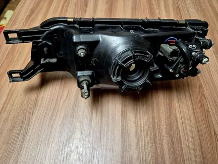 Фара Nissan Almera (R) N15 1995-97 за 35 000 тг. в Караганда – фото 2