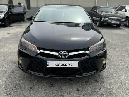 Toyota Camry 2015 года за 8 600 000 тг. в Шымкент – фото 2