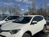 Toyota RAV4 2016 года за 11 000 000 тг. в Актобе – фото 2