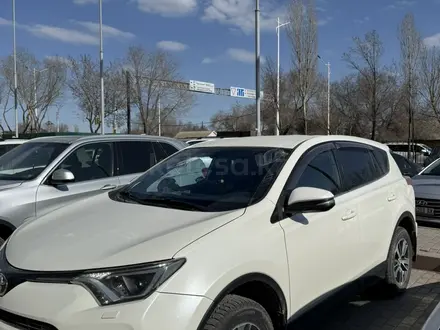 Toyota RAV4 2016 года за 11 000 000 тг. в Актобе – фото 2