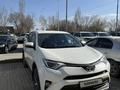 Toyota RAV4 2016 года за 11 000 000 тг. в Актобе