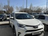 Toyota RAV4 2016 года за 11 000 000 тг. в Актобе