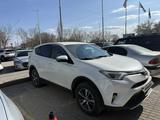 Toyota RAV4 2016 года за 11 000 000 тг. в Актобе – фото 3