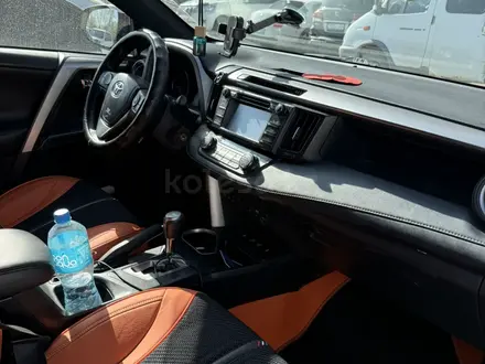 Toyota RAV4 2016 года за 11 000 000 тг. в Актобе – фото 5