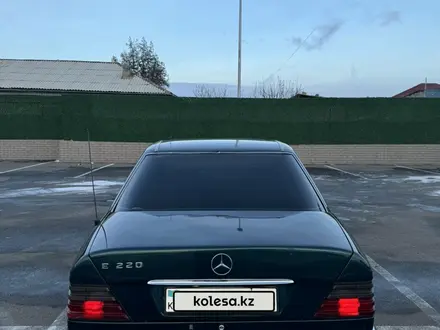 Mercedes-Benz E 220 1995 года за 2 300 000 тг. в Туркестан – фото 2