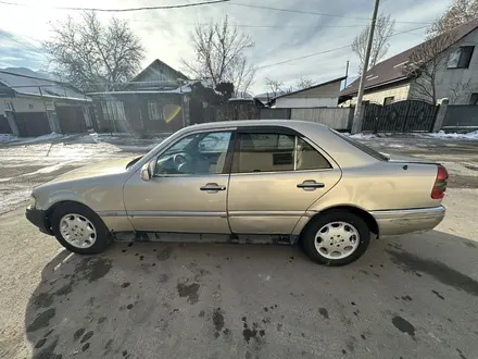 Mercedes-Benz C 200 1996 года за 1 100 000 тг. в Алматы – фото 4