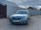 Toyota Camry 2007 года за 7 000 000 тг. в Актобе – фото 2