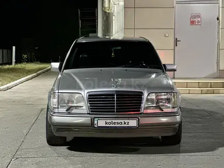 Mercedes-Benz E 320 1994 года за 4 000 000 тг. в Шымкент