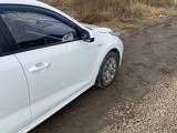Kia Rio 2020 года за 7 500 000 тг. в Актобе – фото 2