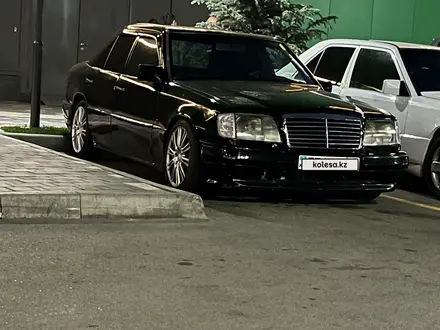 Mercedes-Benz E 320 1994 года за 2 100 000 тг. в Алматы – фото 3