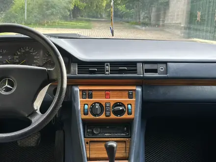 Mercedes-Benz E 230 1990 года за 2 300 000 тг. в Алматы – фото 12