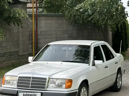 Mercedes-Benz E 230 1990 года за 2 300 000 тг. в Алматы