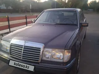 Mercedes-Benz E 230