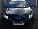 Chevrolet Cruze 2011 года за 1 950 000 тг. в Семей – фото 4