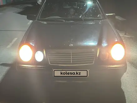 Mercedes-Benz E 320 1996 года за 1 800 000 тг. в Талдыкорган