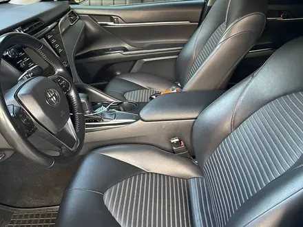 Toyota Camry 2020 года за 12 000 000 тг. в Алматы – фото 4