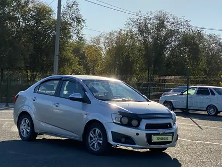 Chevrolet Aveo 2014 года за 3 300 000 тг. в Уральск – фото 3