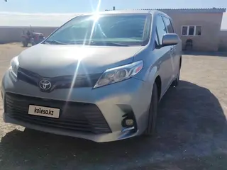 Toyota Sienna, 2016