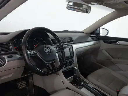 Volkswagen Passat 2018 года за 6 390 000 тг. в Шымкент – фото 12
