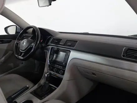 Volkswagen Passat 2018 года за 6 390 000 тг. в Шымкент – фото 15