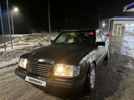 Mercedes-Benz E 230 1990 года за 1 000 000 тг. в Караганда – фото 2