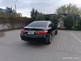 Toyota Camry 2015 года за 5 700 000 тг. в Актобе – фото 4