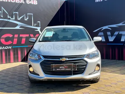 Chevrolet Onix 2022 года за 6 450 000 тг. в Атырау – фото 2