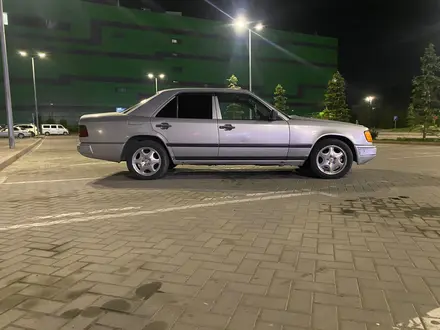 Mercedes-Benz E 260 1988 года за 750 000 тг. в Алматы – фото 11