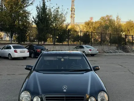 Mercedes-Benz E 240 1999 года за 4 400 000 тг. в Шымкент