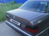Mercedes-Benz E 200 1990 годаүшін1 100 000 тг. в Актобе – фото 2