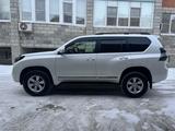 Toyota Land Cruiser Prado 2017 года за 19 800 000 тг. в Актобе – фото 4