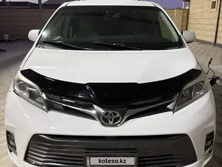 Toyota Sienna, 2015