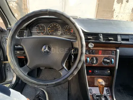 Mercedes-Benz E 230 1992 года за 1 900 000 тг. в Талдыкорган – фото 17