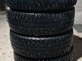 Шины 4шт 185 60 R15 Bridgestone Ice Cruiser 7000S за 70 000 тг. в Алматы