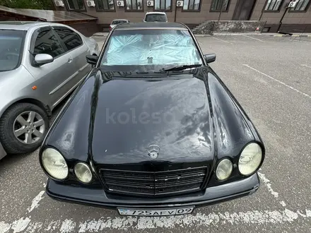 Mercedes-Benz E 200 1997 года за 1 890 000 тг. в Караганда – фото 19