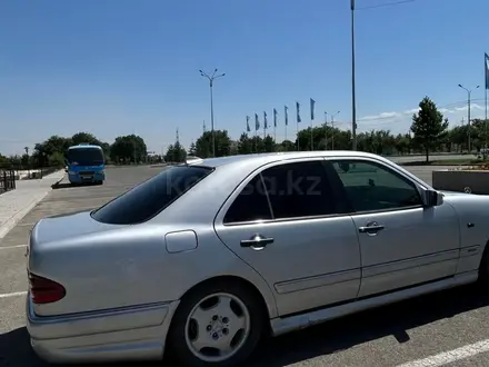 Mercedes-Benz E 320 1995 года за 2 500 000 тг. в Тараз – фото 3