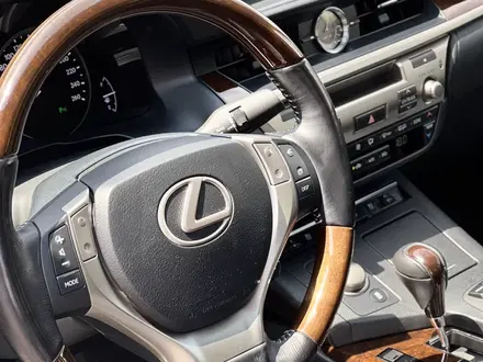 Lexus ES 350 2015 года за 9 350 000 тг. в Алматы – фото 8