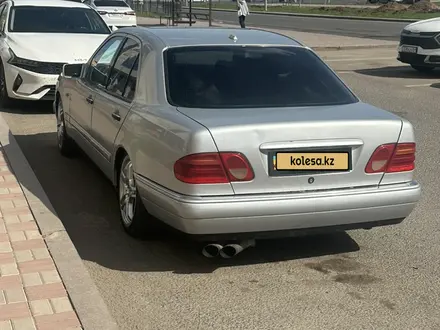 Mercedes-Benz E 320 1998 года за 3 700 000 тг. в Астана – фото 12