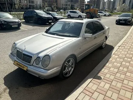 Mercedes-Benz E 320 1998 года за 3 700 000 тг. в Астана – фото 13